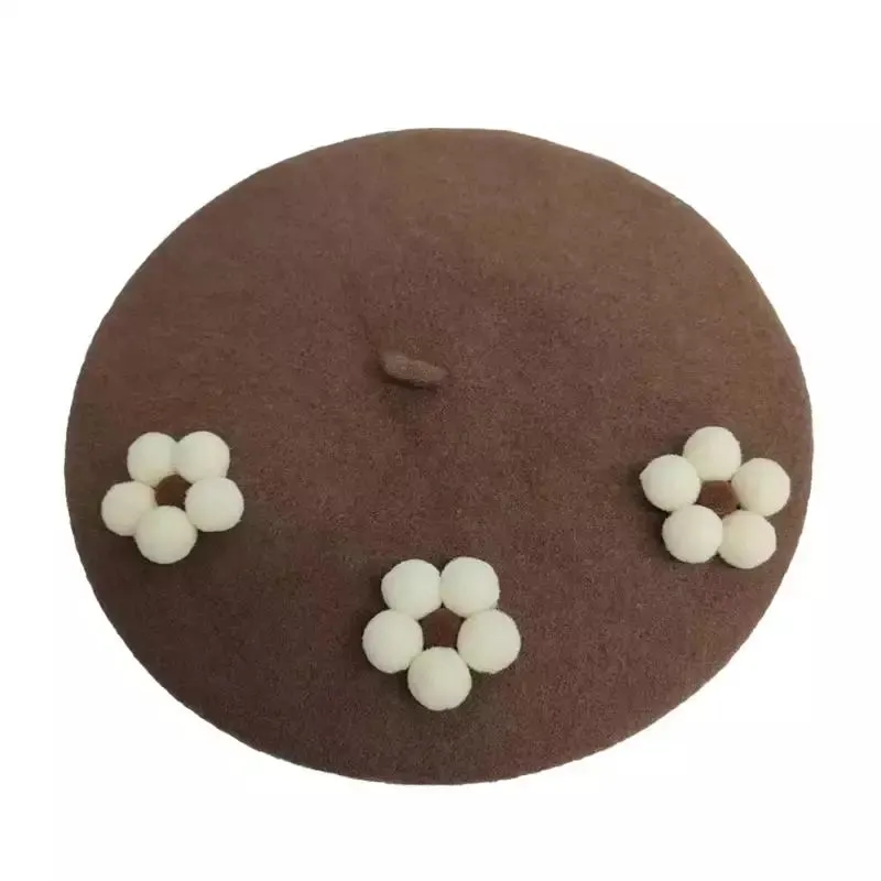 Am??lie Roses Wool Beret boater hat with bow in beach sunlight