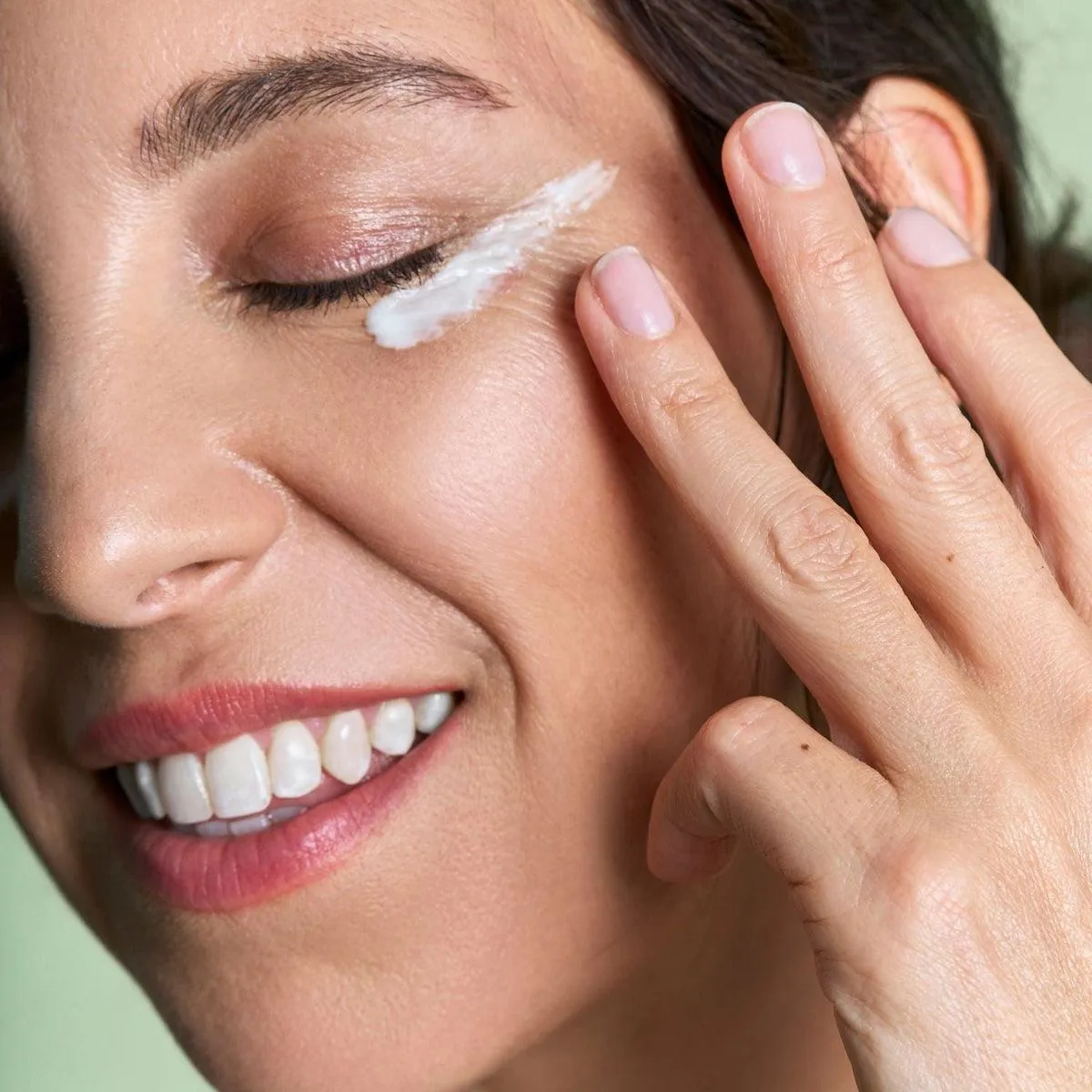 a tinted moisturizer,bubble moisturizer