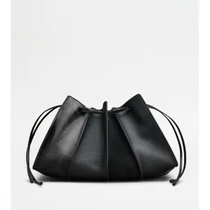 Bucket Bag in Leather Medium stylish bucket bags