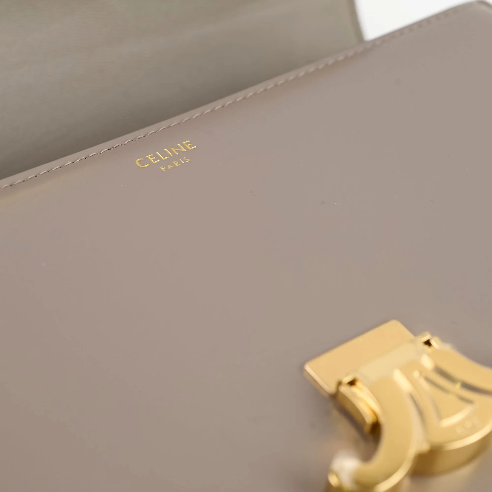 Celine Classique Medium Triomphe Bag Pebble