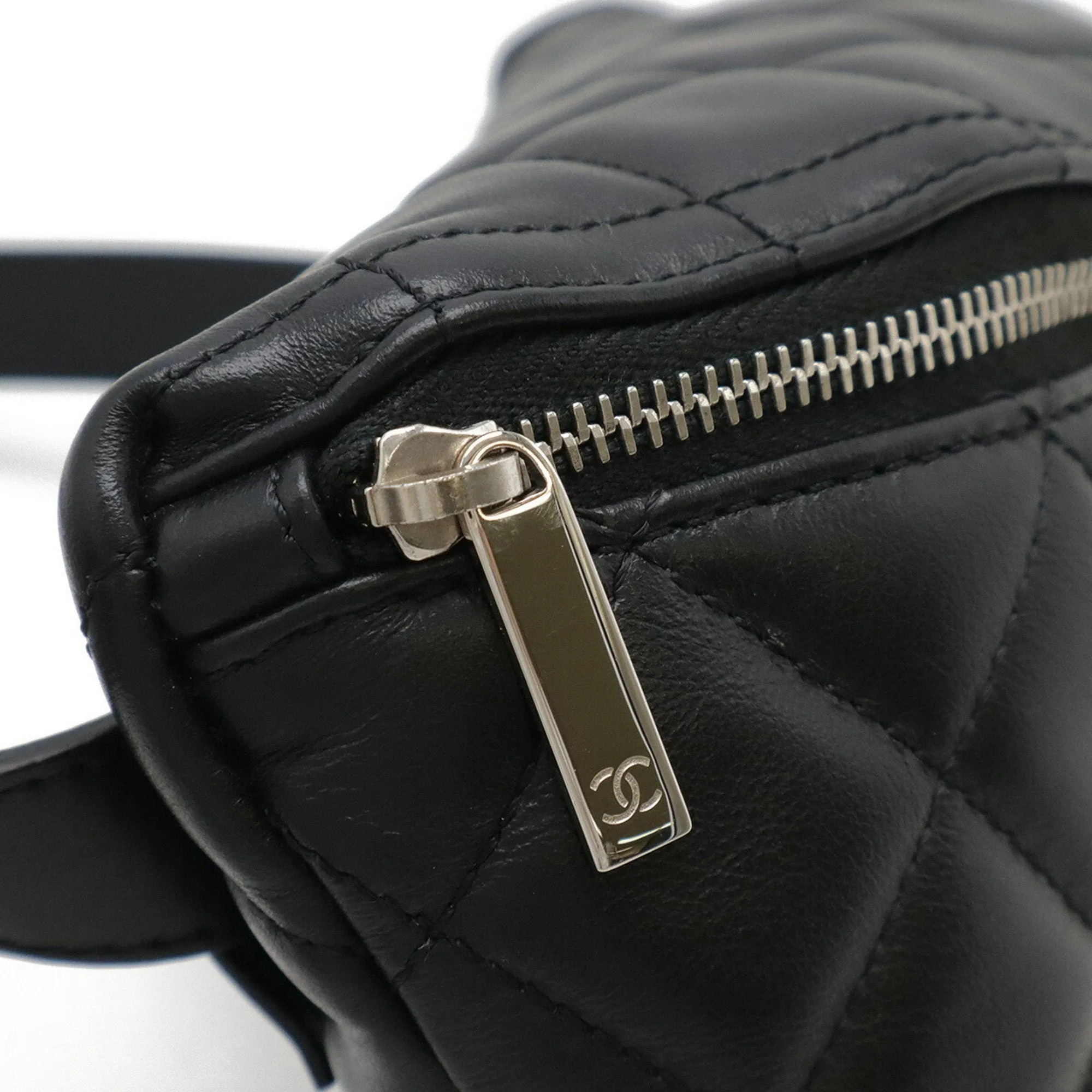 Chanel Matelasse Leather Sling Bag (Pre-Owned)