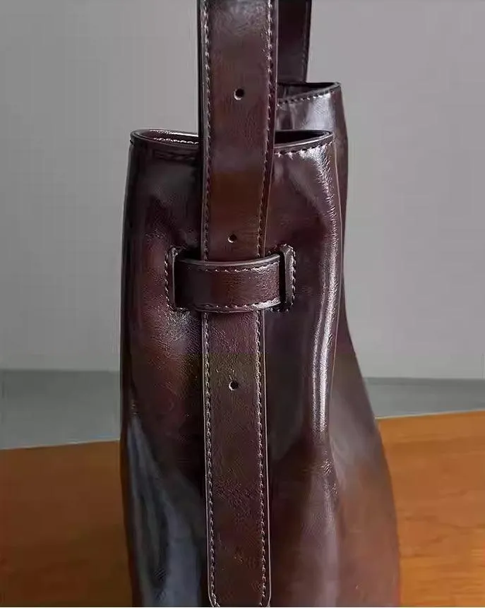 Classic Cowhide Leather Bucket Shoulder Bag with Gold-Tone Hardware Accents, Fashion Designer Bag, Chocolate Brown Black