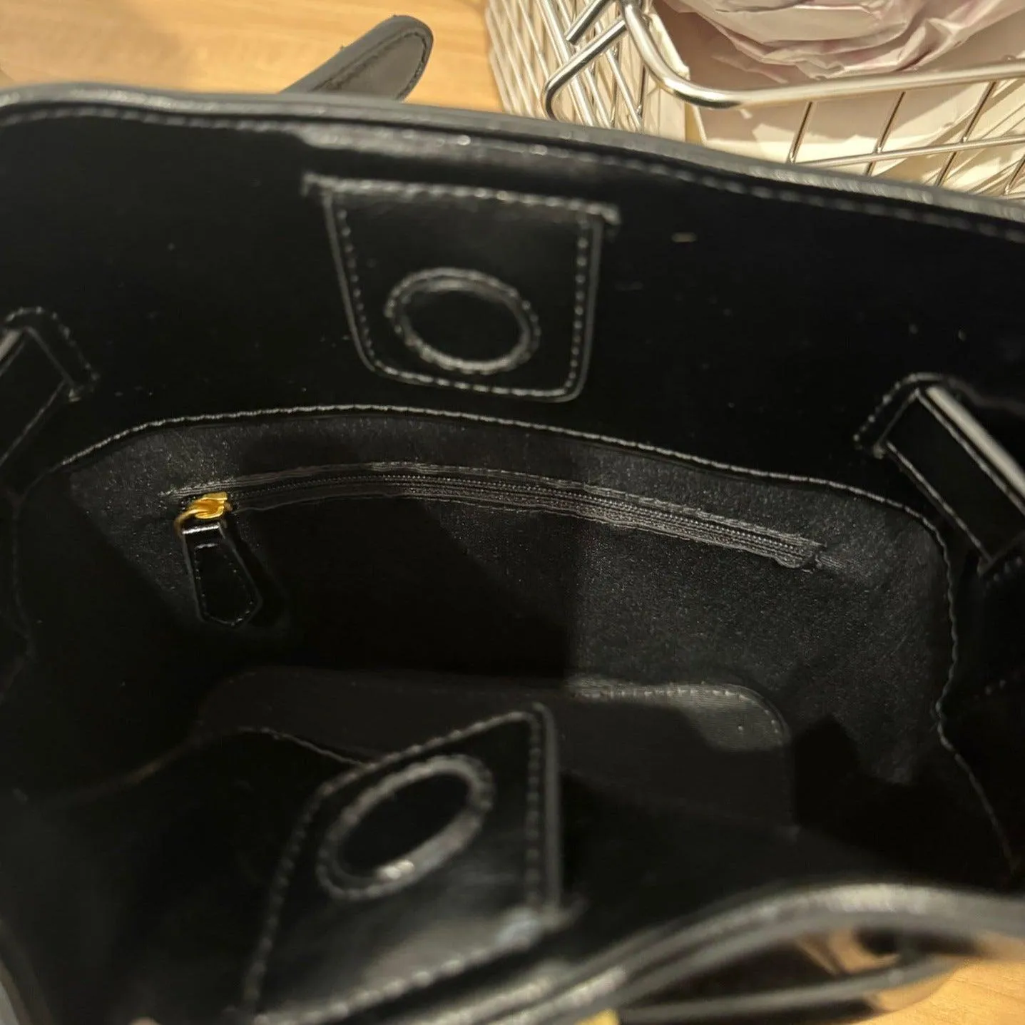 Classic Cowhide Leather Bucket Shoulder Bag with Gold-Tone Hardware Accents, Fashion Designer Bag, Chocolate Brown Black
