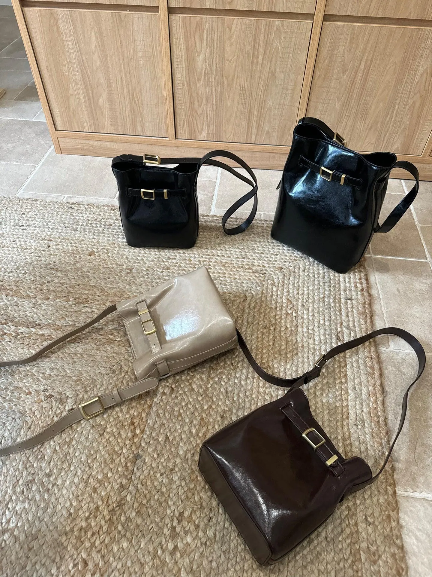 Classic Cowhide Leather Bucket Shoulder Bag with Gold-Tone Hardware Accents, Fashion Designer Bag, Chocolate Brown Black