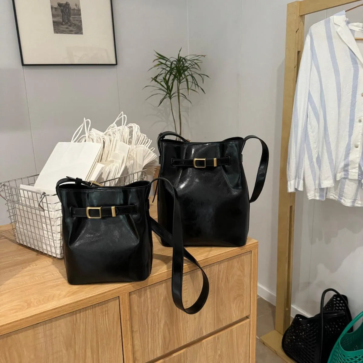 Classic Cowhide Leather Bucket Shoulder Bag with Gold-Tone Hardware Accents, Fashion Designer Bag, Chocolate Brown Black