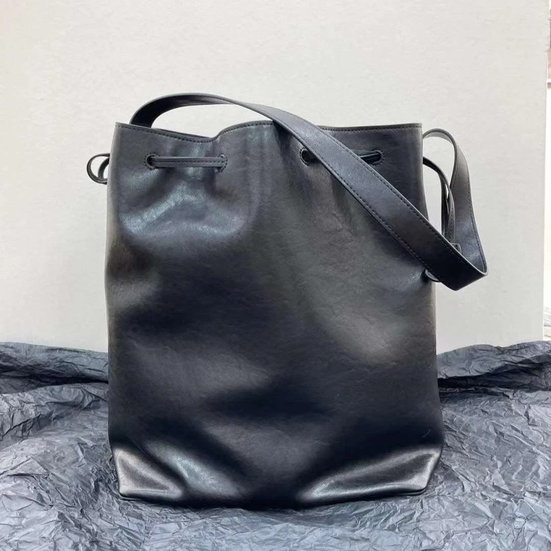 Elegant Cowhide Leather Bucket Tote Bag with Wide Strap?C Large Shoulder and Crossbody Bag for Women