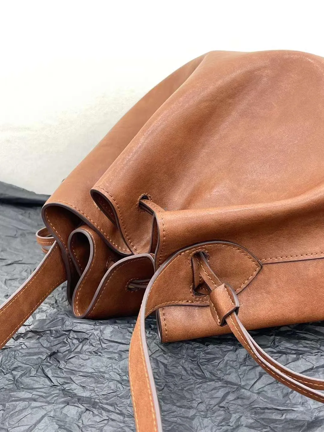 Elegant Cowhide Leather Bucket Tote Bag with Wide Strap?C Large Shoulder and Crossbody Bag for Women