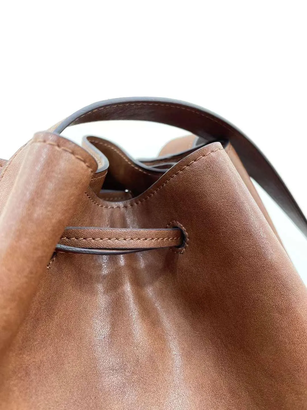 Elegant Cowhide Leather Bucket Tote Bag with Wide Strap?C Large Shoulder and Crossbody Bag for Women