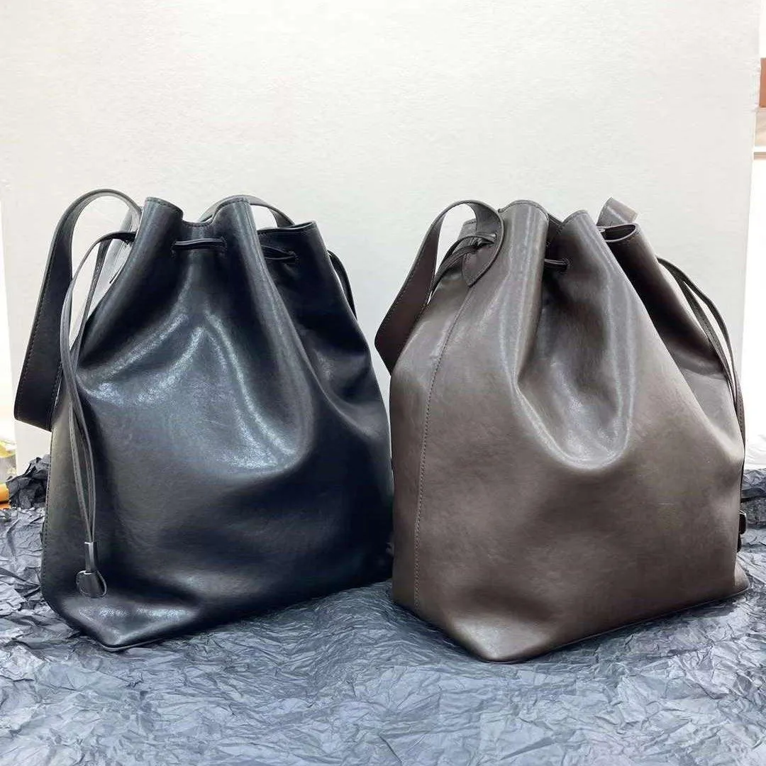 Elegant Cowhide Leather Bucket Tote Bag with Wide Strap?C Large Shoulder and Crossbody Bag for Women