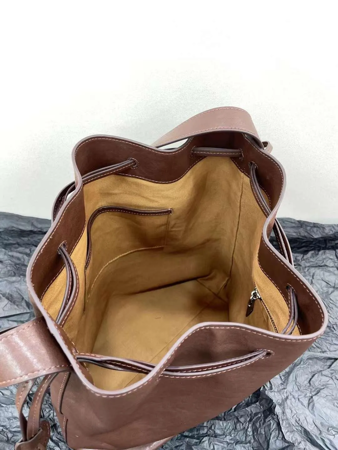 Elegant Cowhide Leather Bucket Tote Bag with Wide Strap?C Large Shoulder and Crossbody Bag for Women