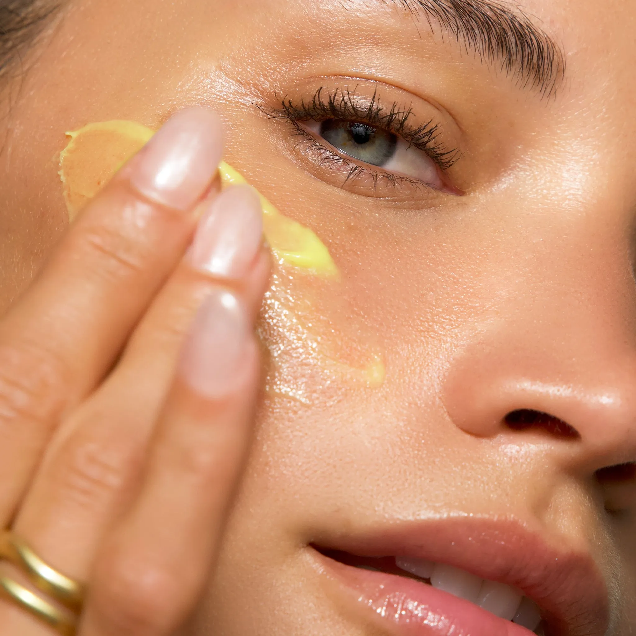 a tinted moisturizer,bubble moisturizer