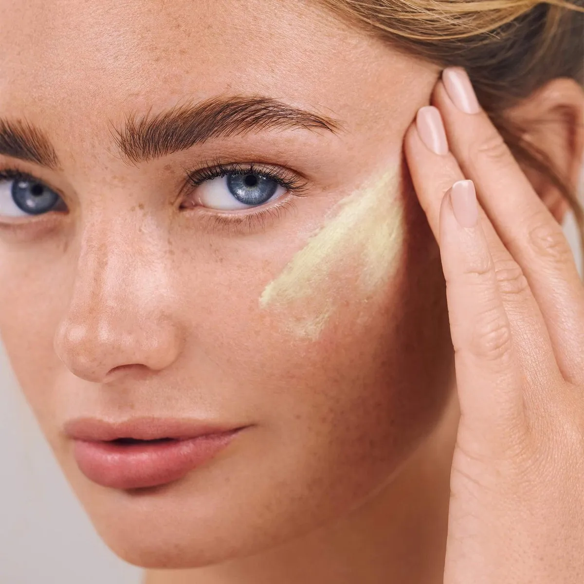 a tinted moisturizer,bubble moisturizer