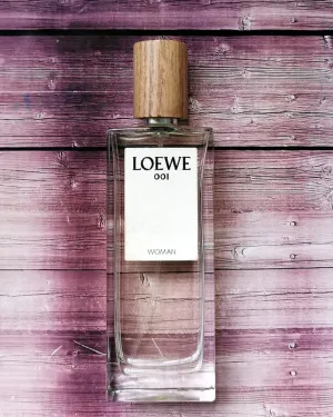 Loewe 001 WOMAN EDP floral-perfume-women-glass