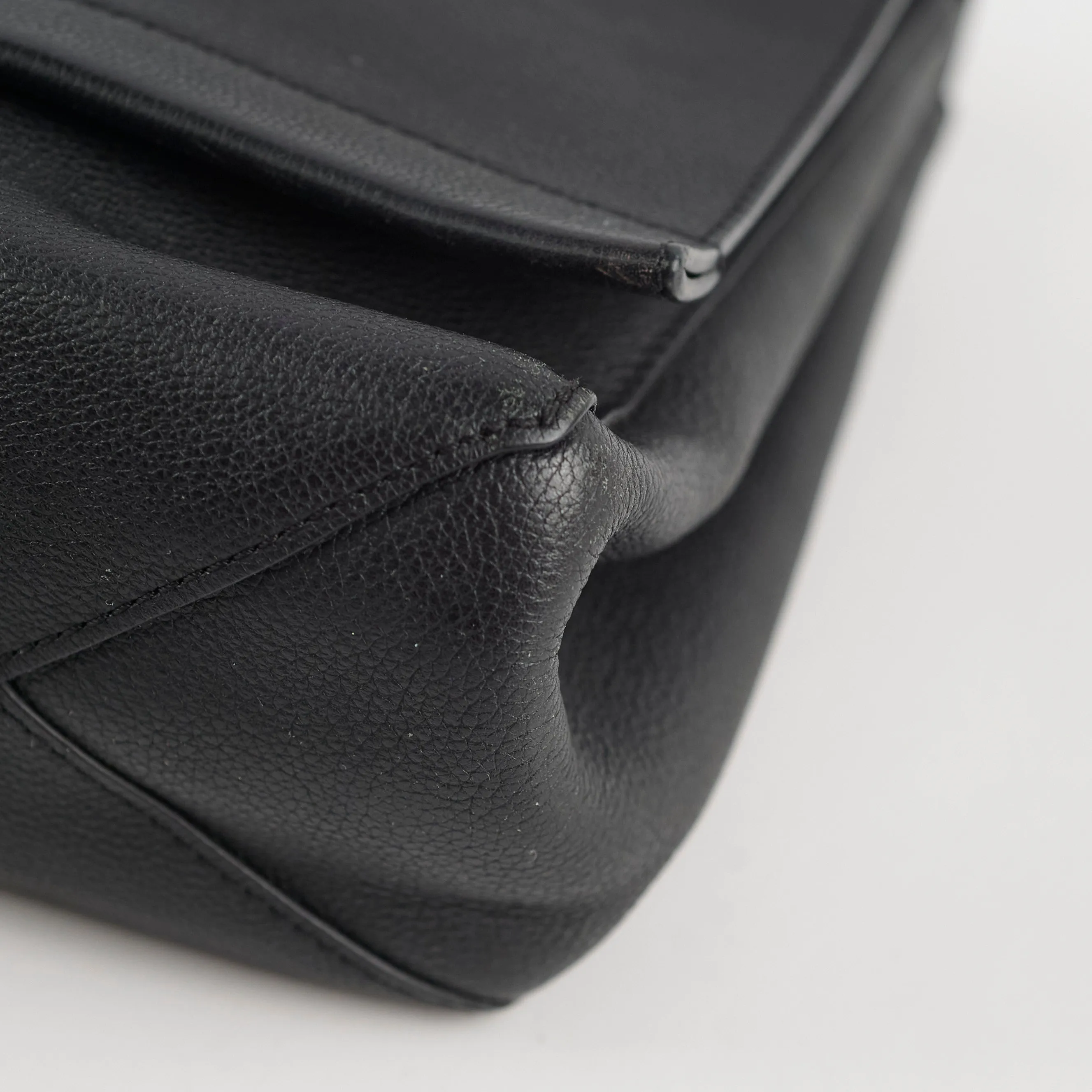 Louis Vuitton Lockme II Bag Black
