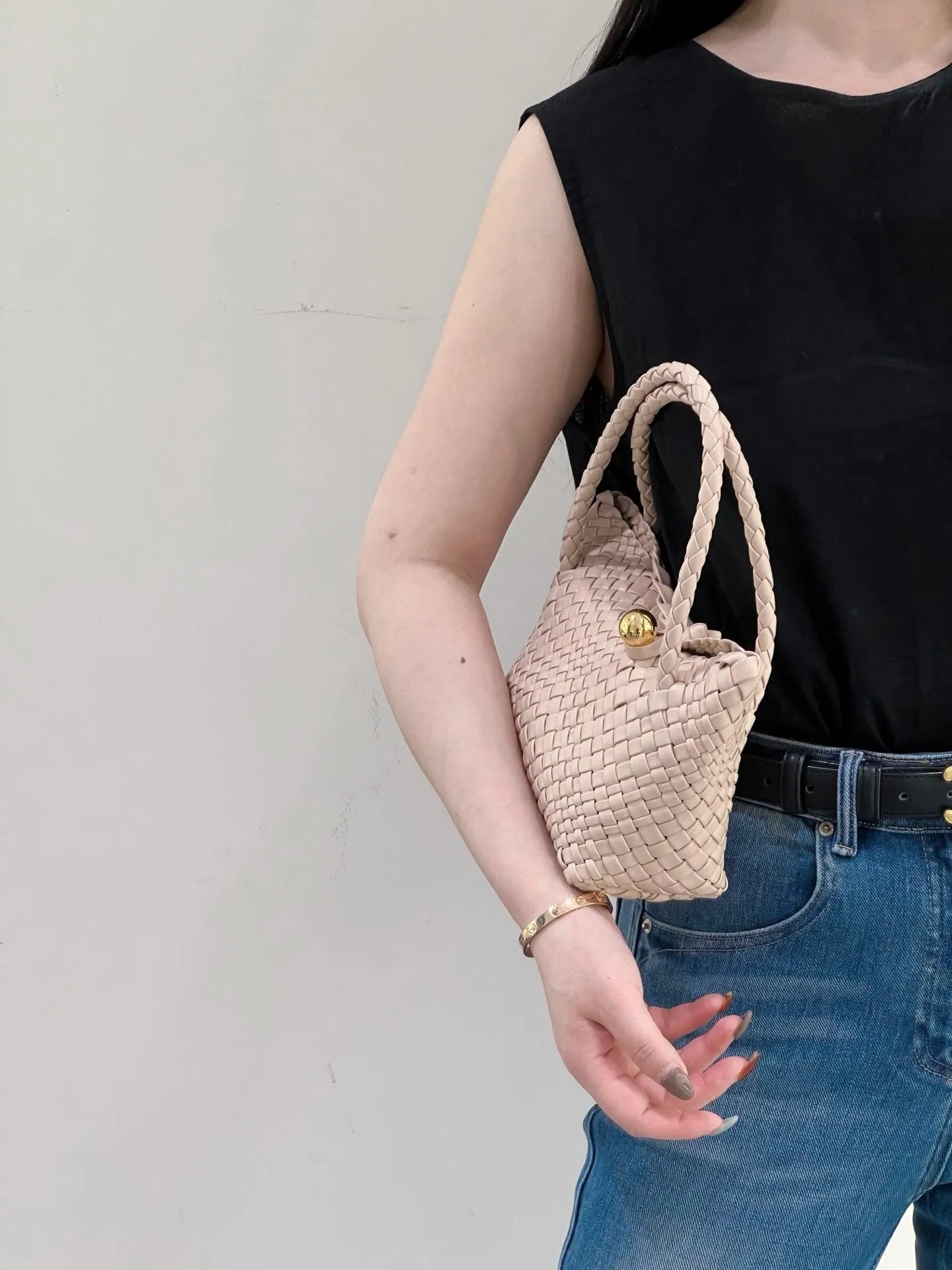 Luxury Handwoven Lambskin Leather Shoulder Bucket Bag with Sculptural Gold Sphere Closure and Double Handle Design ?C Spacious & Versatile Carryall