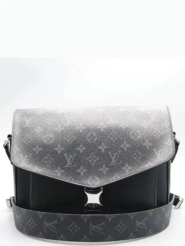 M30746 Crossbody Bag