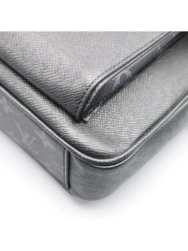 M30746 Crossbody Bag
