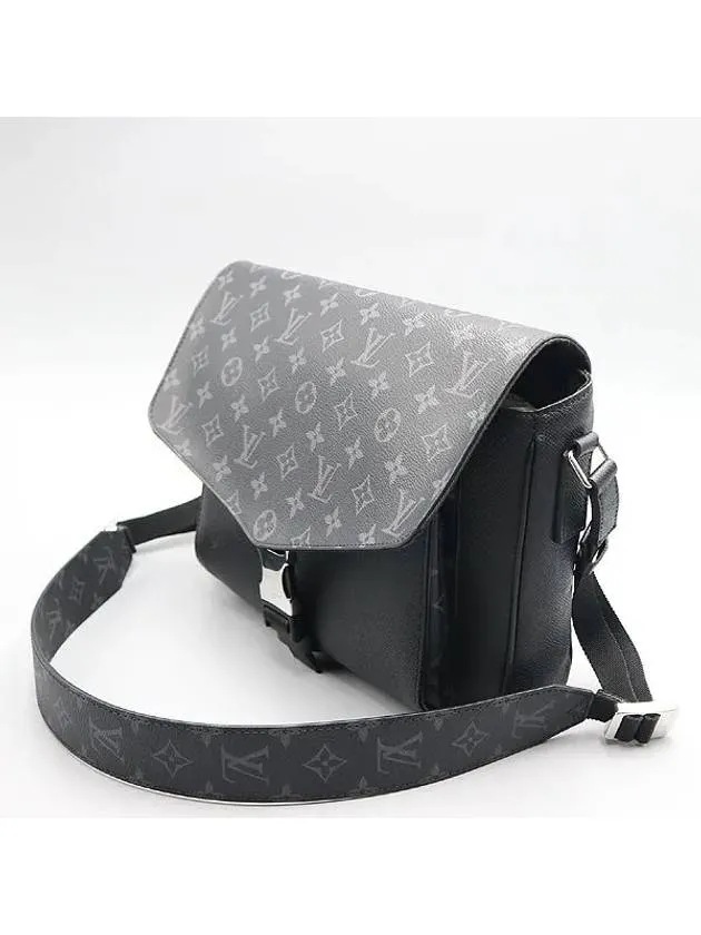 M30746 Crossbody Bag