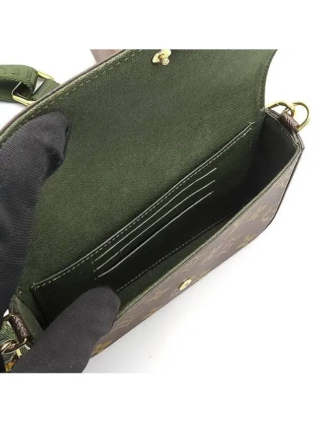 M80091 Crossbody Bag
