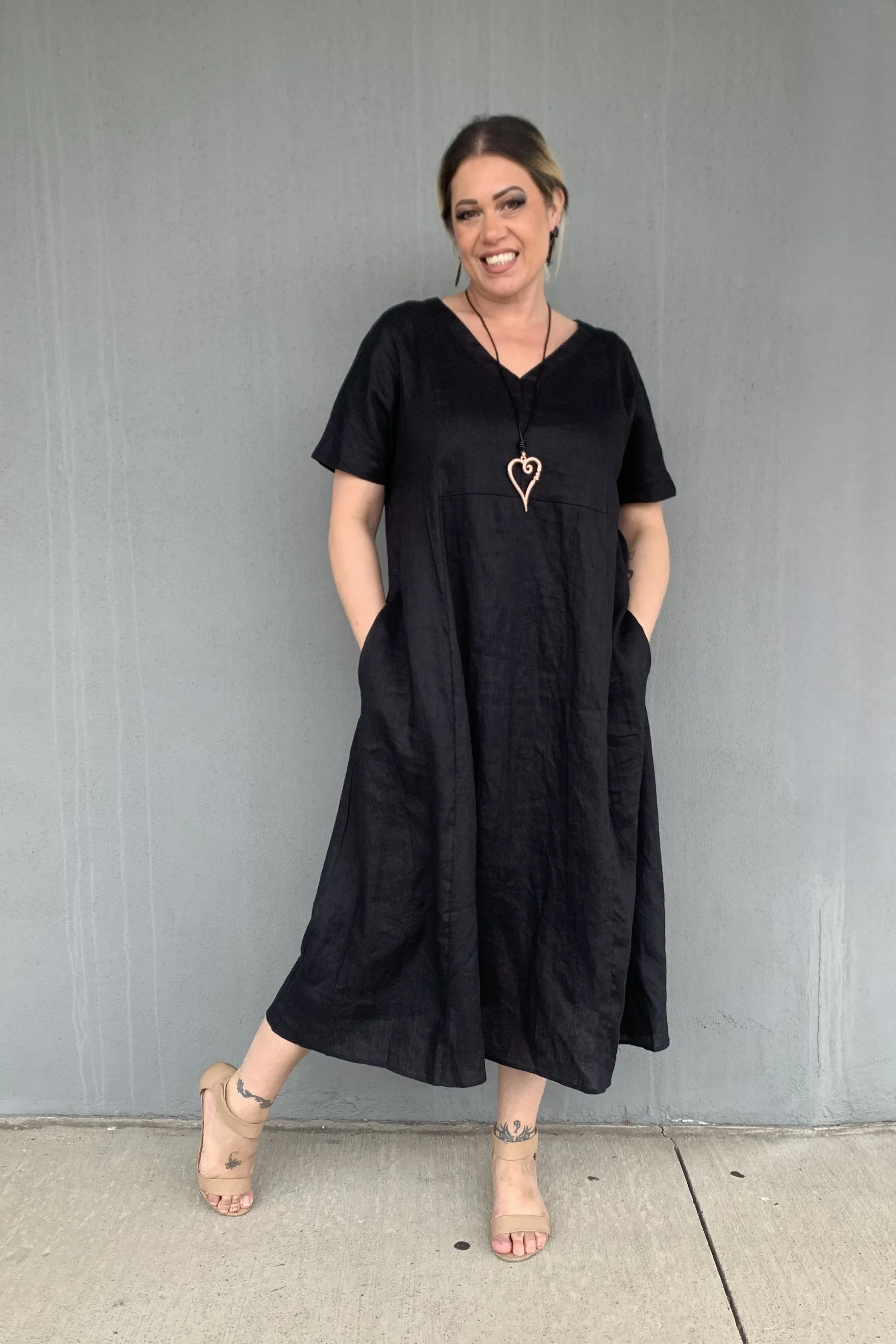 Magazine - 2024SS-11 Wendy Vee Neck Dress
