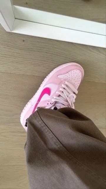 Nike Sneakers Nike Dunk Low 'Triple Rose' (Barbie)