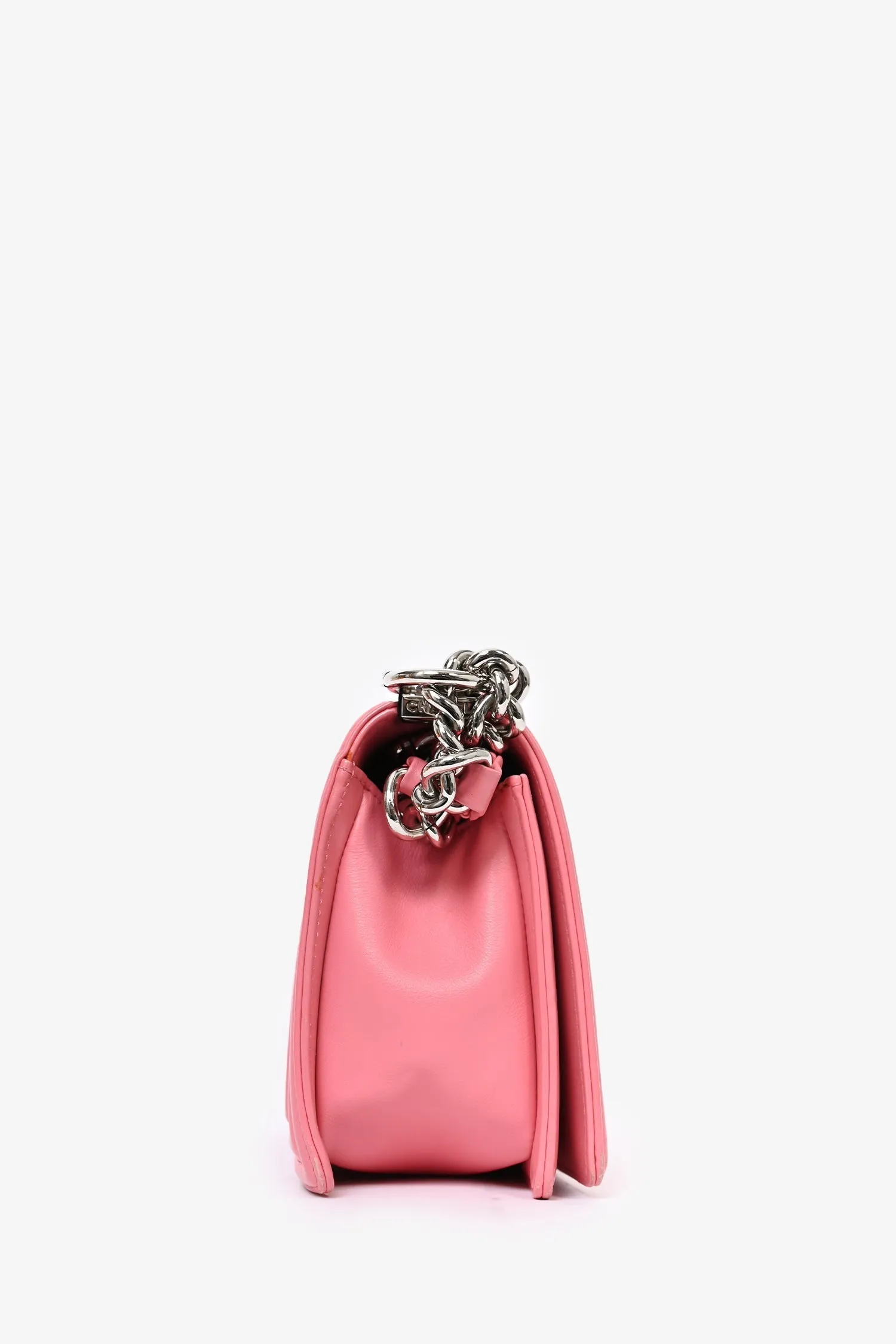 Pre-Loved Chanel? 2016/17 Pink Leather Chevron Patterned Medium Boy Crossbody