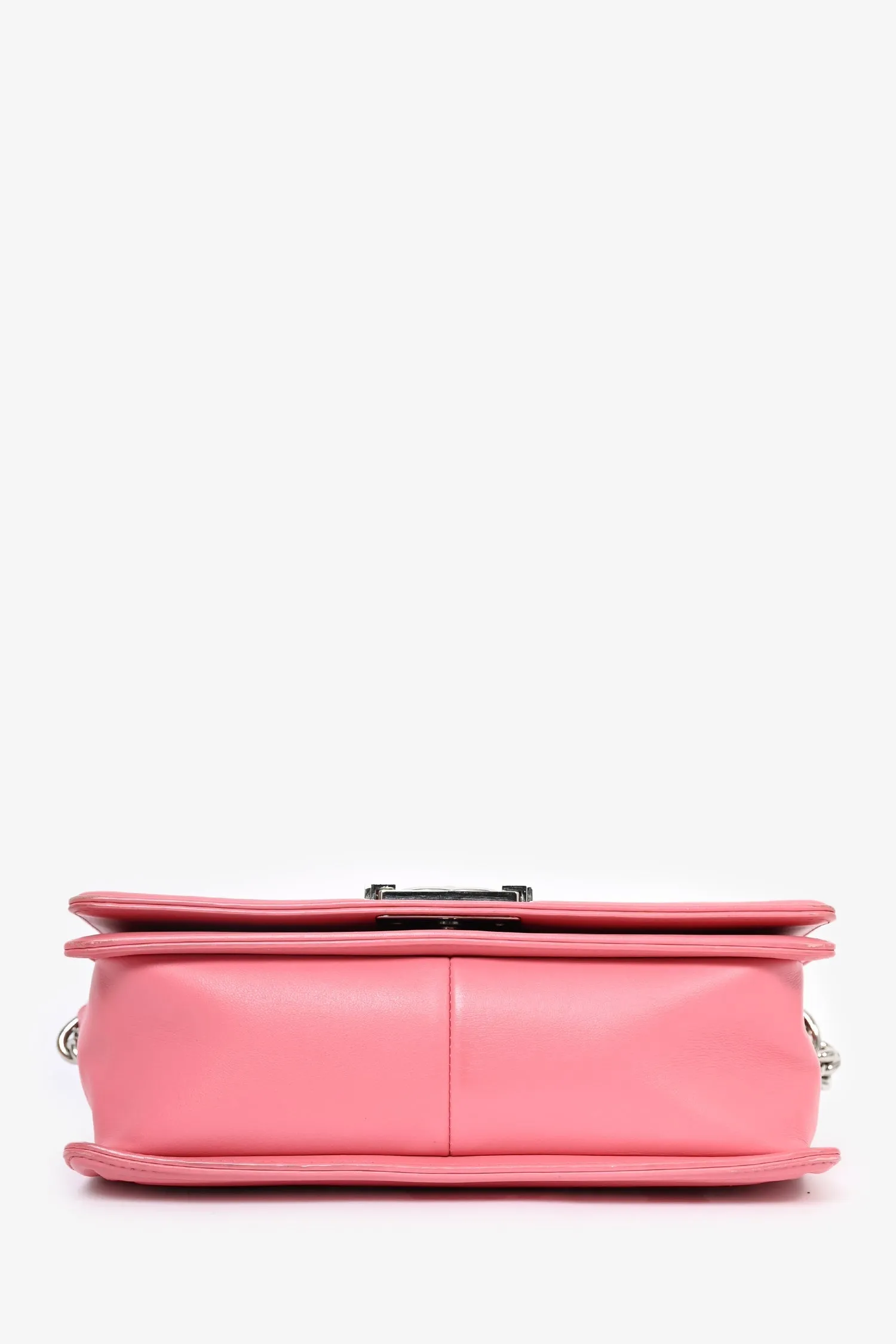 Pre-Loved Chanel? 2016/17 Pink Leather Chevron Patterned Medium Boy Crossbody