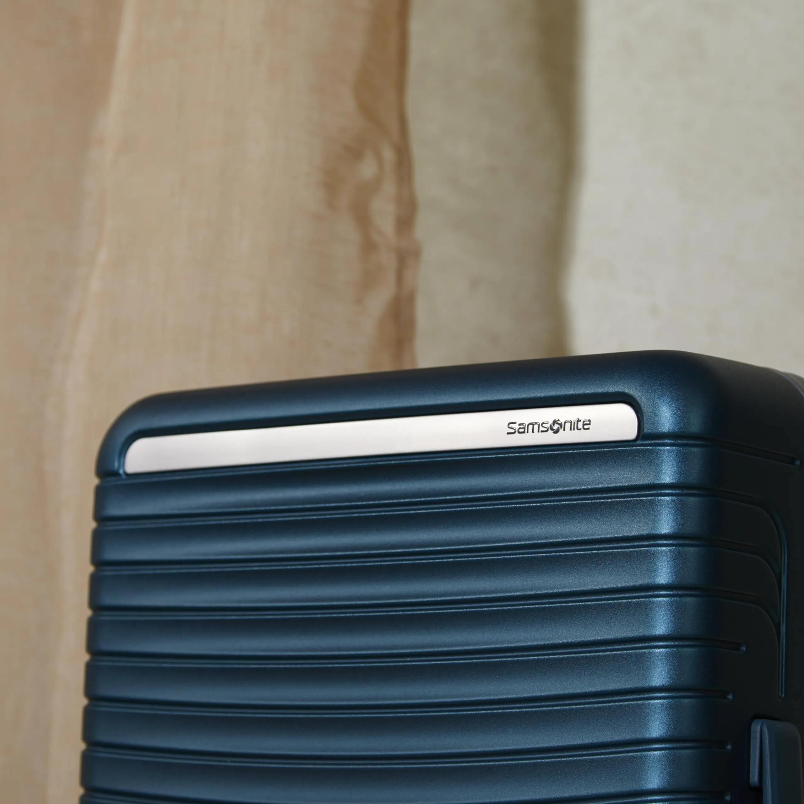 Samsonite Framelock Max Valise Rigide avec Roues Spinner, Bagages Léger sans Fermeture Éclair (Valise Cabine Spinner) Samsonite