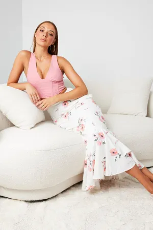 White Floral Maxi Skirt High Waist Fit & Flare,skirt,denim skirt,mini skirt,maxi skirt,jean skirt,skort,tennis skirt,pleated skirt,pencil skirt,bubble skirt,plisse skirt,fitted skirt,midi skirt,short skirt,short mini skirt,leather skirt,a line skirt