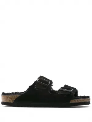 Sandale Arizona en peau de mouton pour femme en noir